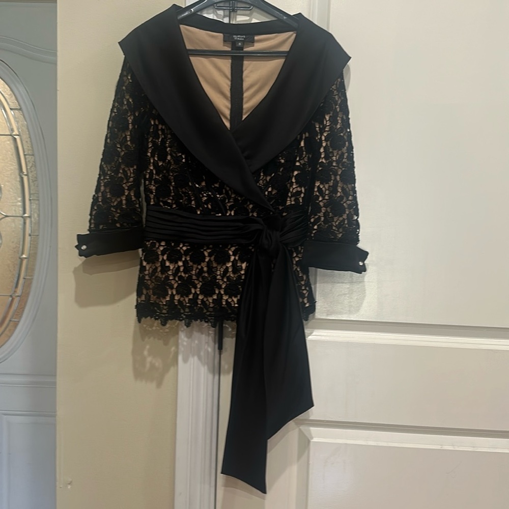 Tadashi Collection blouse in new condition, never worn. Very elegant and classy